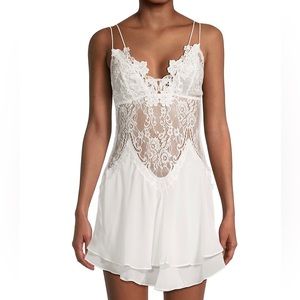 Jonquil
Betina Satin & Lace Nightgown NWT